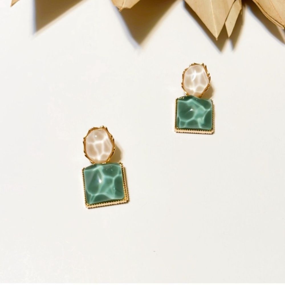 Anthro geo shape in green #91